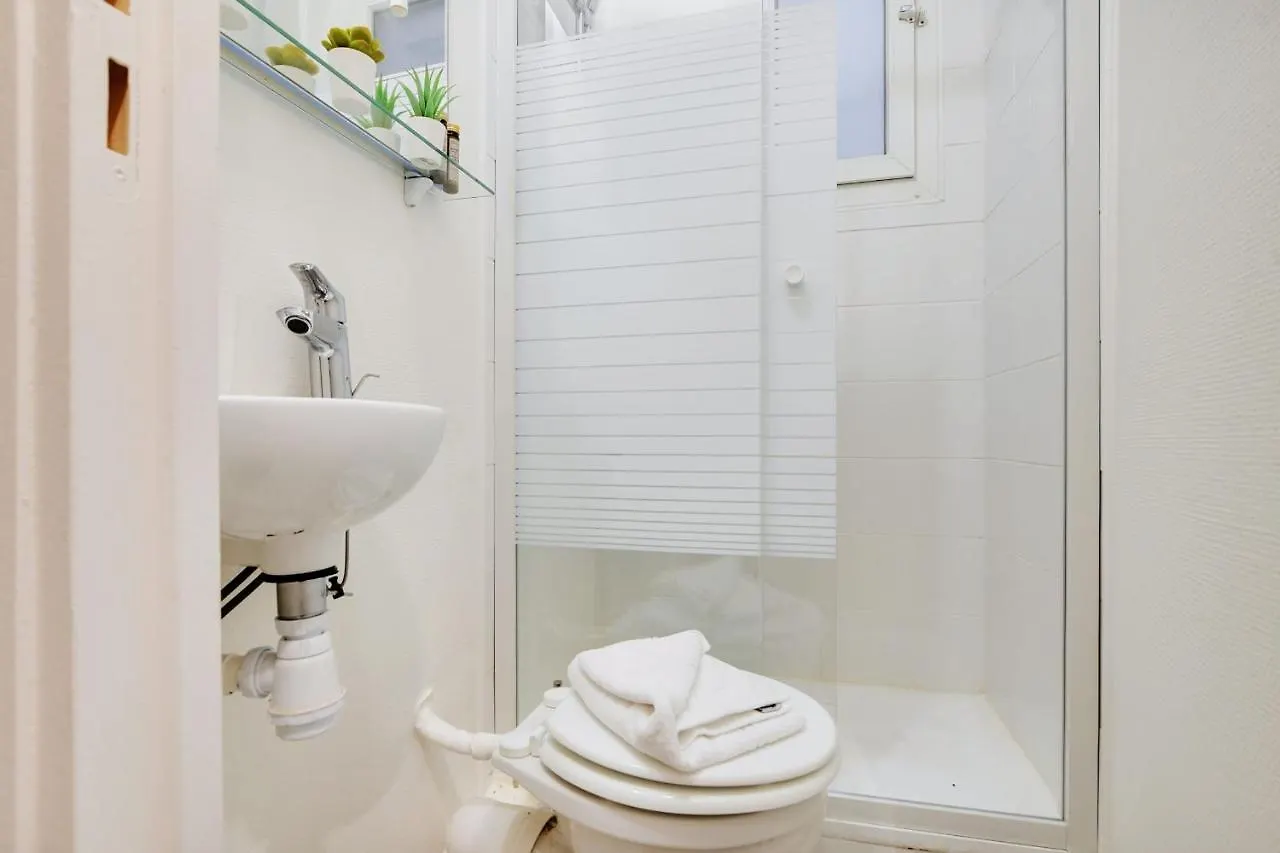 Cozy Parisian Retreat In The Heart Of The City דירה פריז