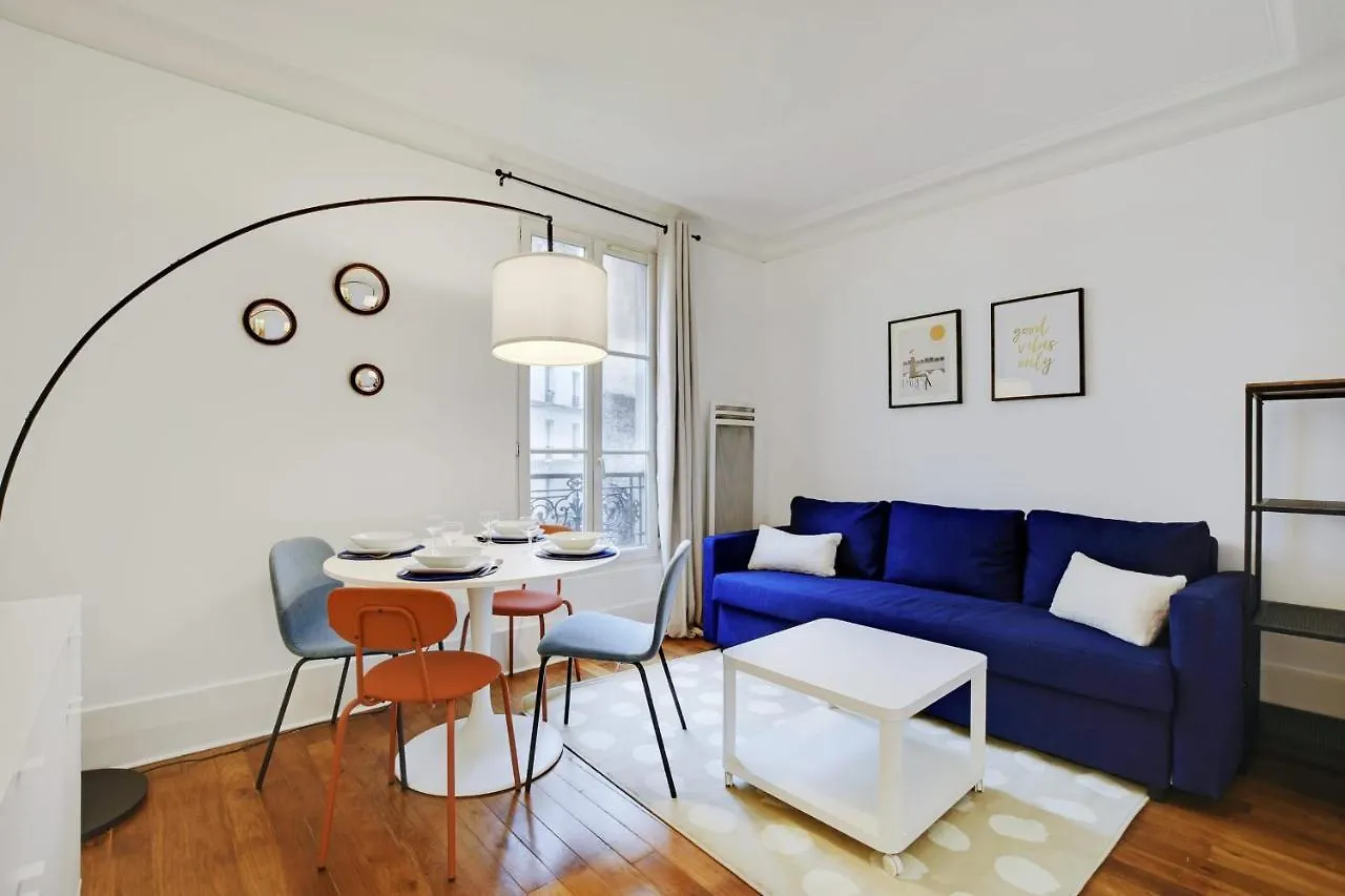 Cozy Parisian Retreat In The Heart Of The City דירה