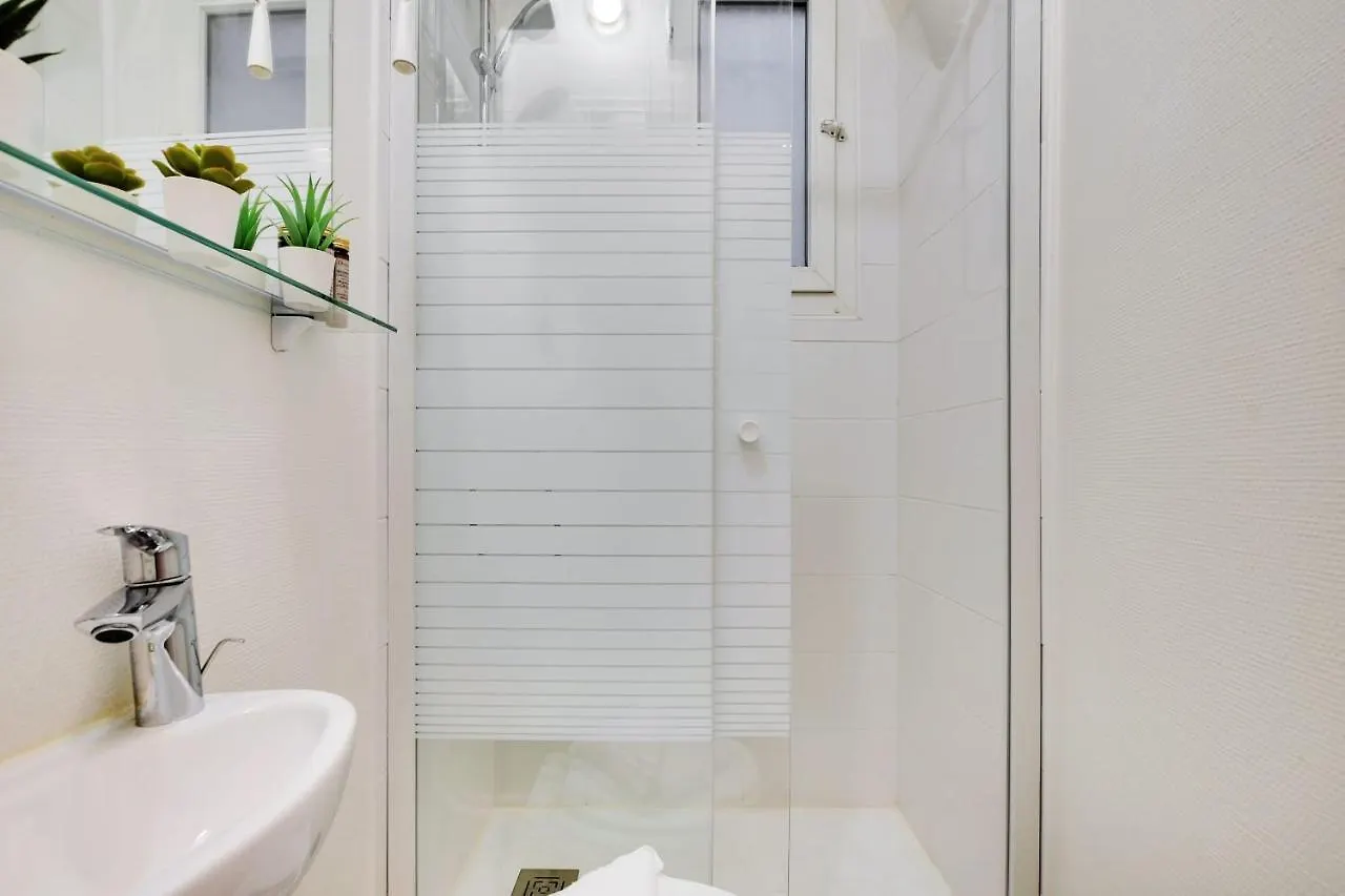 Cozy Parisian Retreat In The Heart Of The City דירה פריז