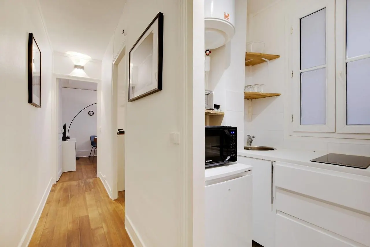 Cozy Parisian Retreat In The Heart Of The City דירה