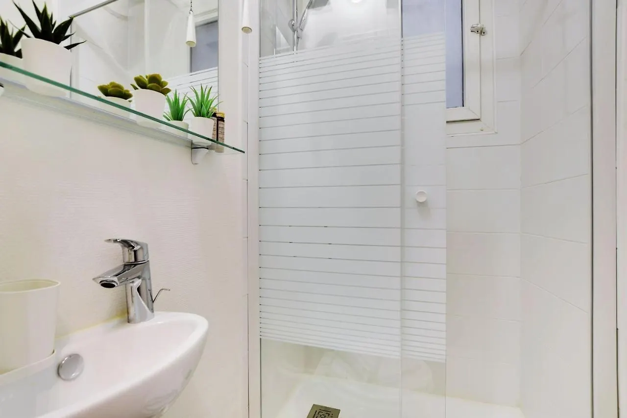 Cozy Parisian Retreat In The Heart Of The City דירה פריז