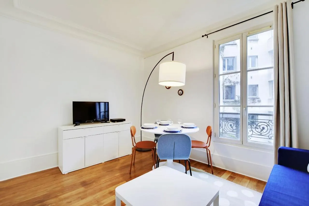 דירה Cozy Parisian Retreat In The Heart Of The City *