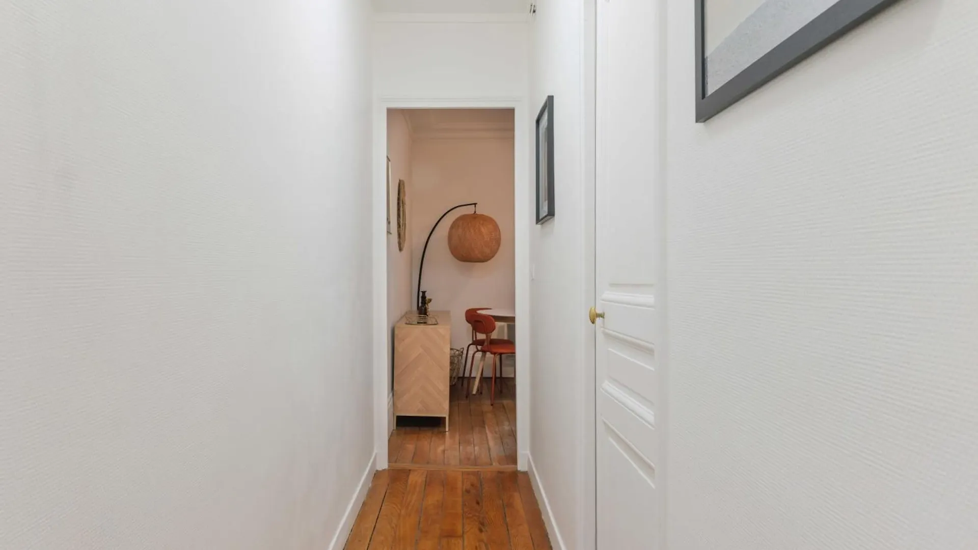 דירה Cozy Parisian Retreat In The Heart Of The City